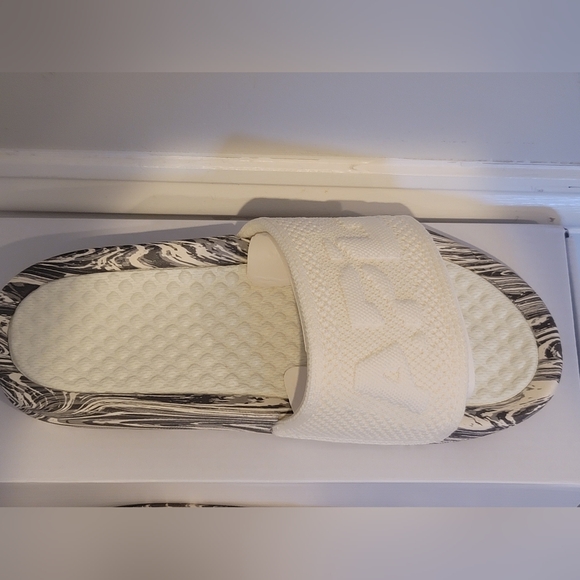 NIB APL Women's Big Logo Techloom Slide Size 7 - Picture 4 of 5